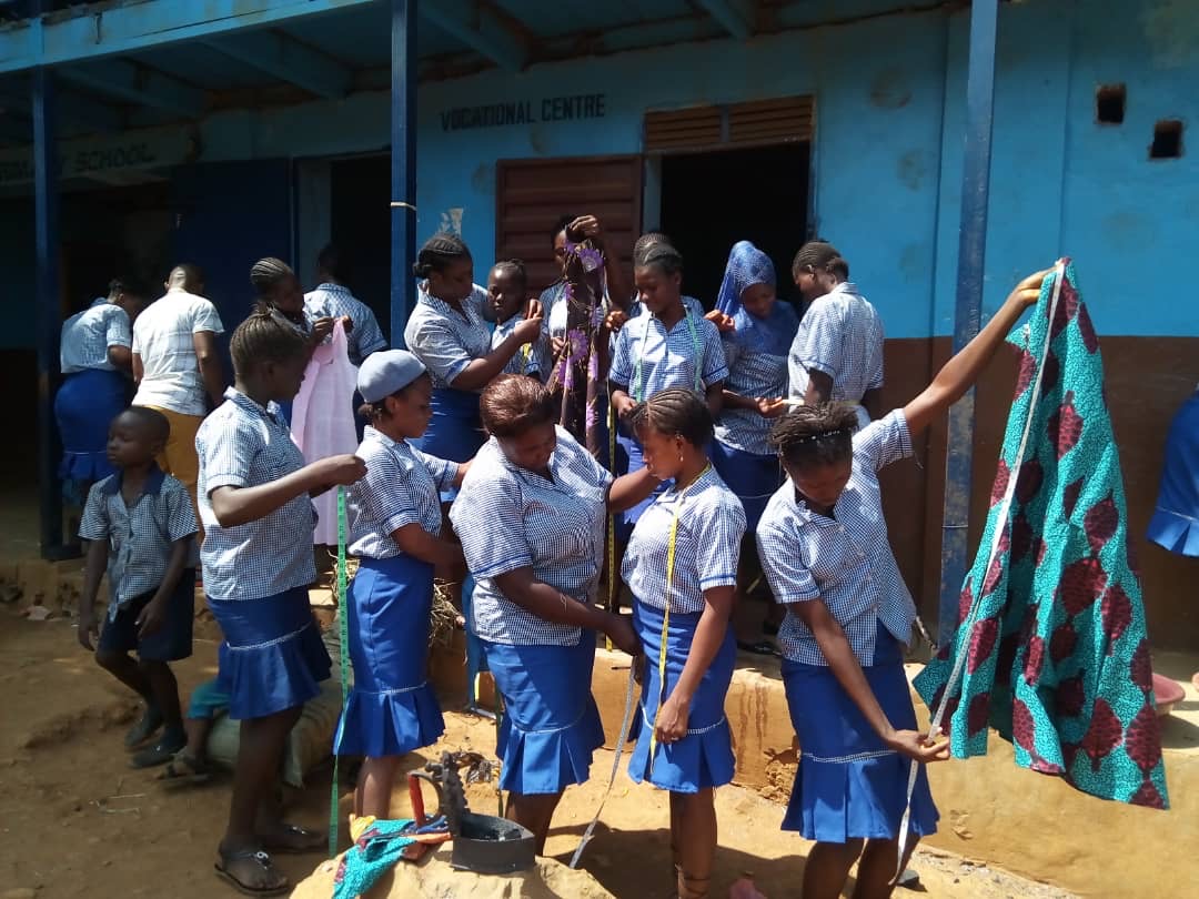 Naaimachines gezocht voor meisjes in Sierra Leone